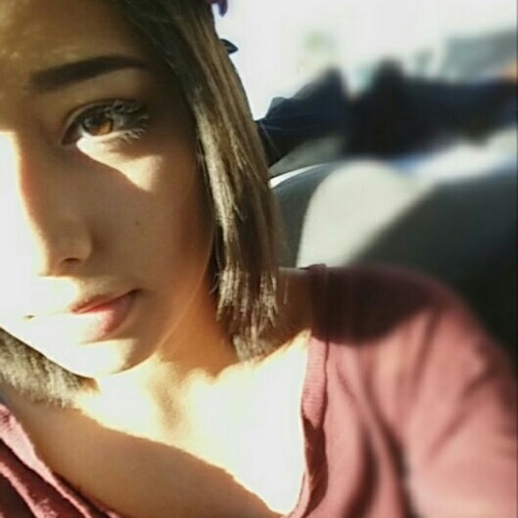 Meet your Posher, Iris - Picture 1 of 1